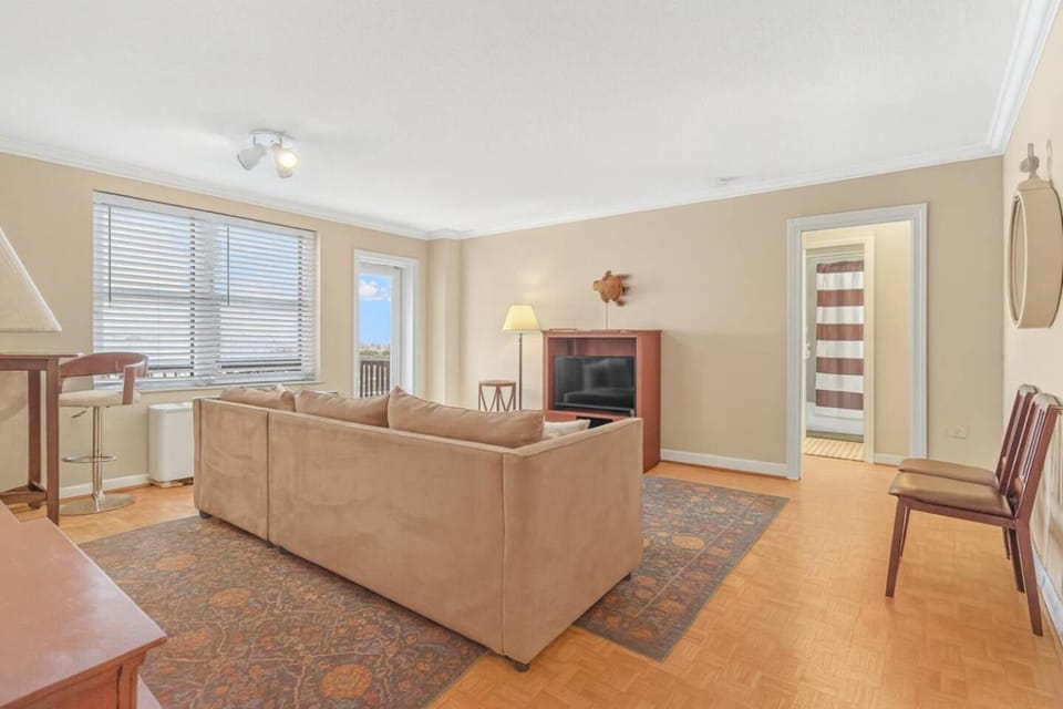 Communal lounge/ TV room, TV and multimedia, Living room