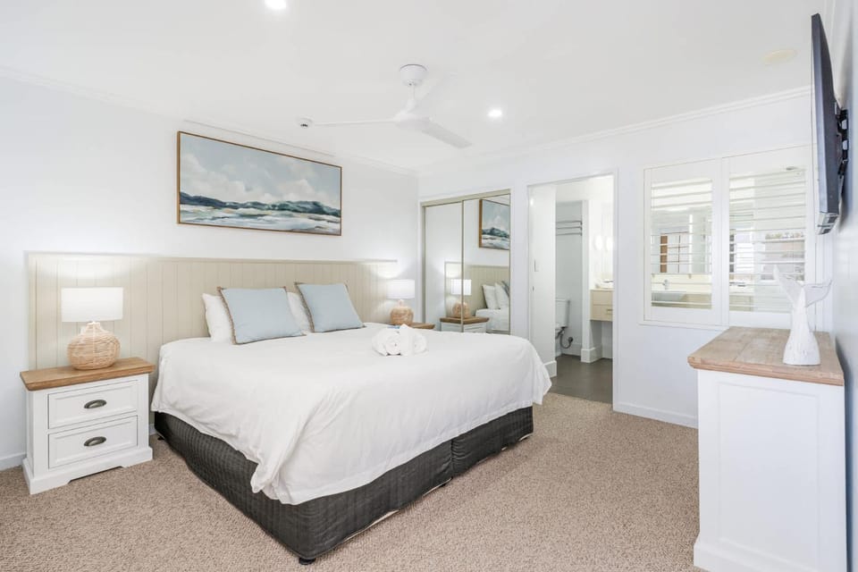 Waters Edge at The Pier-Stunning Ocean & Pool Views Apartment in Hervey Bay
