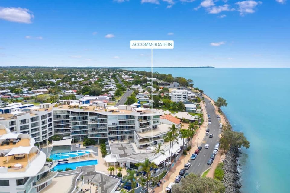 Pool View Paradise - Waterfront Resort Apartment in Hervey Bay