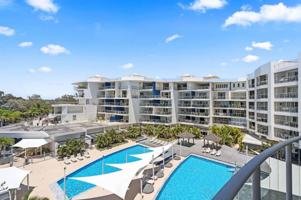 Pool View Paradise - Waterfront Resort Apartment in Hervey Bay