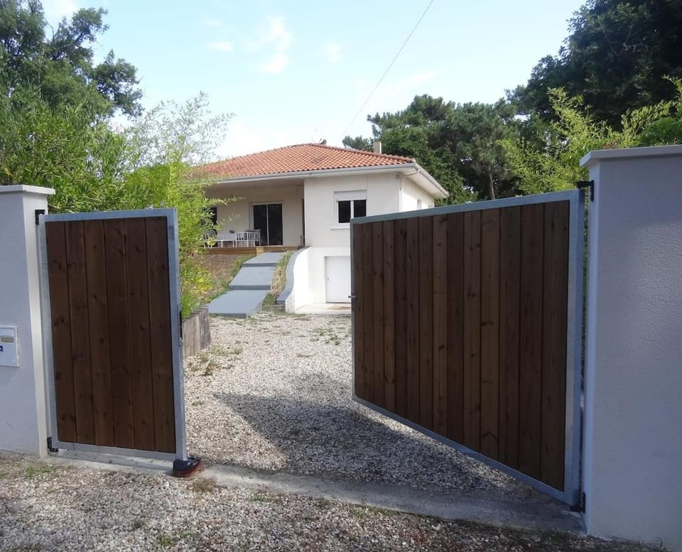 Property building, Garden, Parking, acessibility