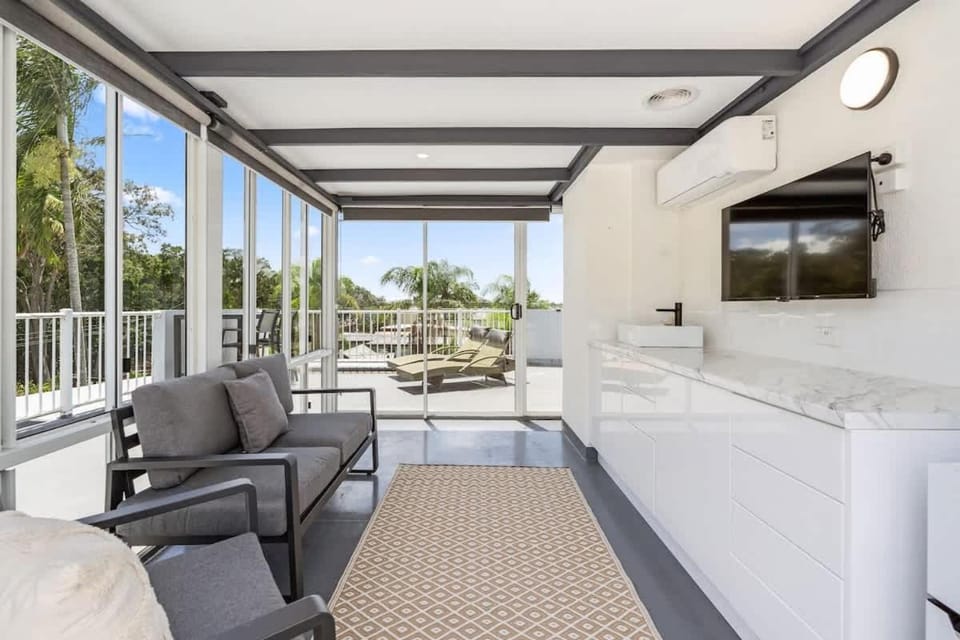Bay View Rooftop Escape Apartment in Hervey Bay