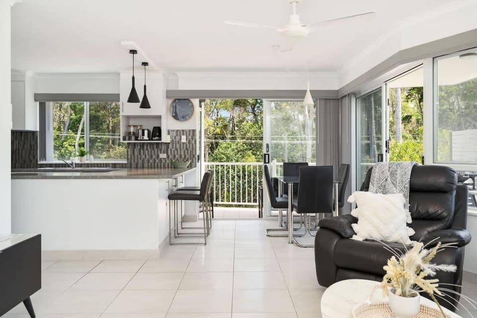 Bay View Rooftop Escape Apartment in Hervey Bay
