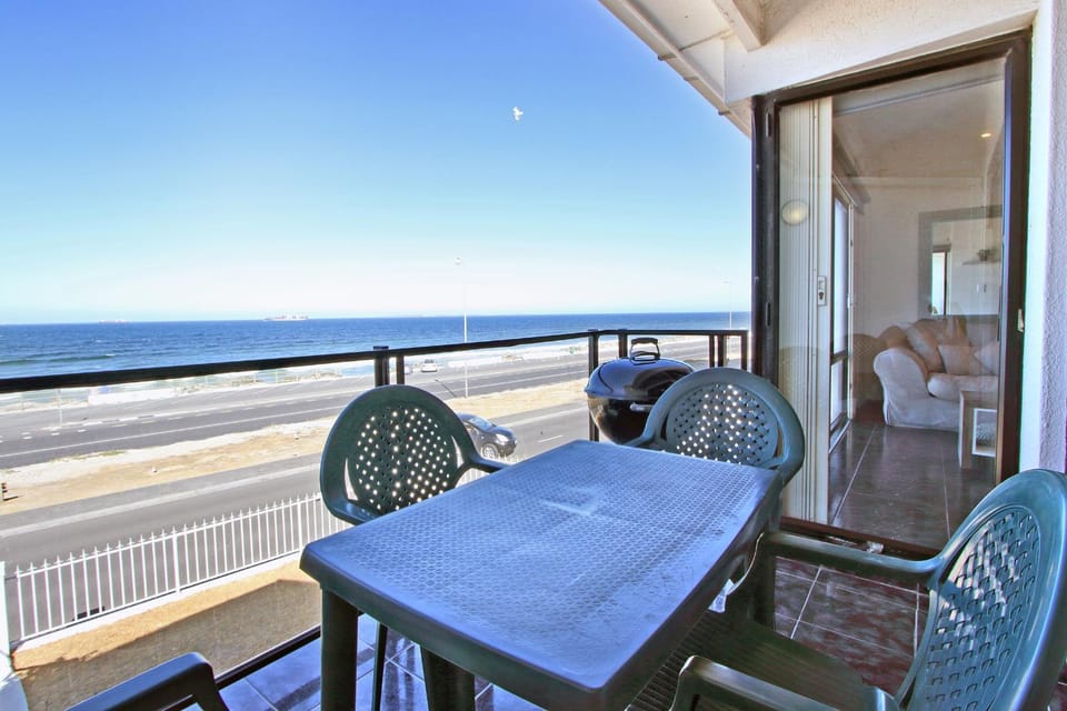 BBQ facilities, BBQ facilities, Balcony/Terrace, Balcony/Terrace, Dining area, Beach, Bedroom, Landmark view, Mountain view, Sea view