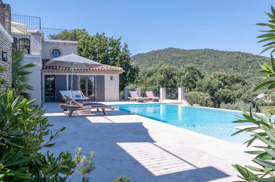 Property building, Patio, Spring, Day, Natural landscape, Garden, Garden view, Mountain view, Pool view, Swimming pool, sunbed