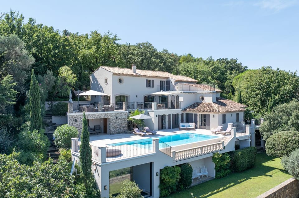 Property building, Spring, Day, Natural landscape, Garden, Garden view, Pool view, Swimming pool, sunbed