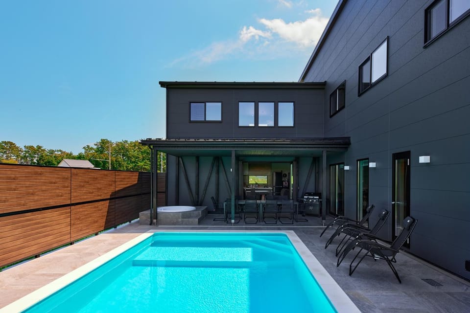 POOL VILLA 莉-rei- House in Shiga, Japan