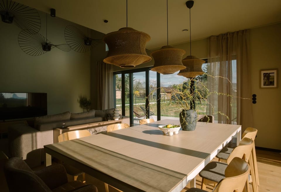 TV and multimedia, Living room, Dining area