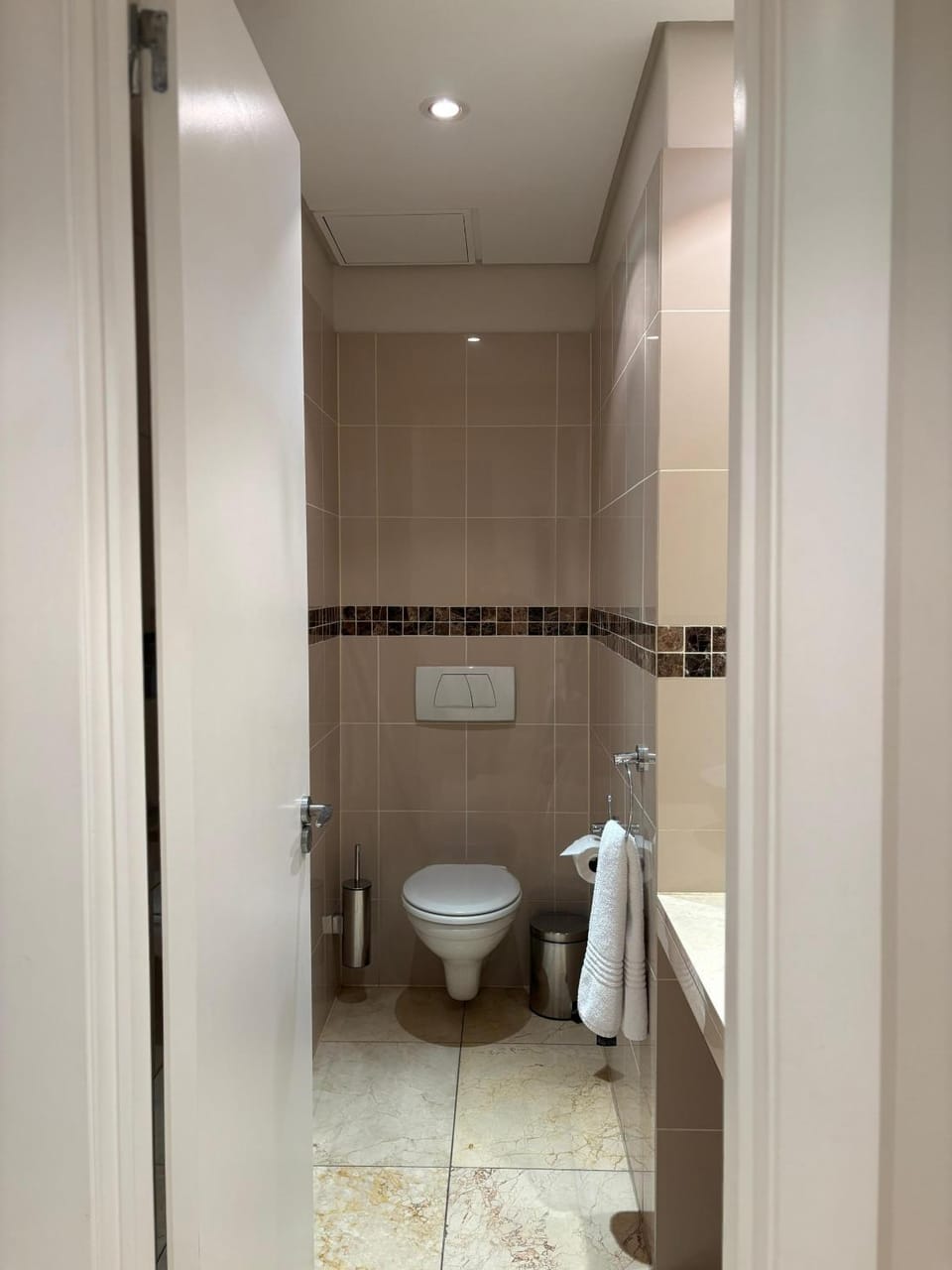 Bathroom, towels