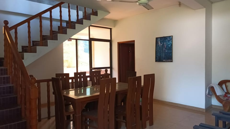 Living room, Breakfast