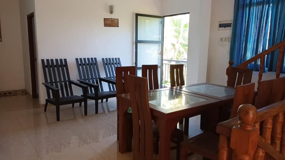 Living room, Breakfast