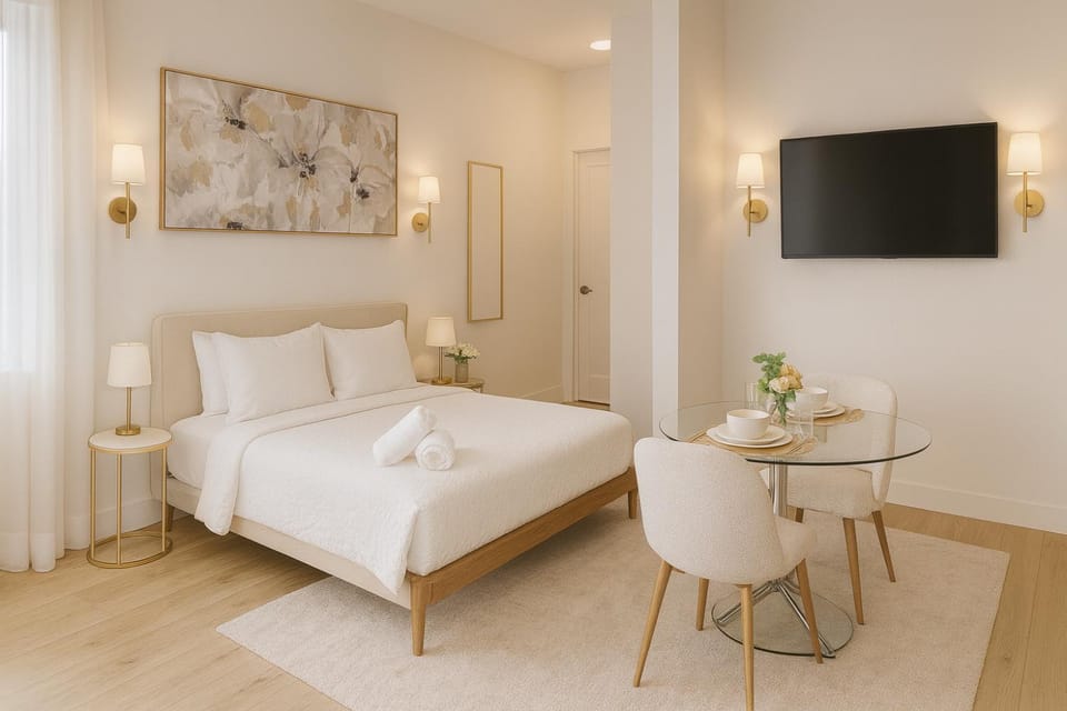 Bed, TV and multimedia, Living room, Photo of the whole room, Seating area, Bedroom