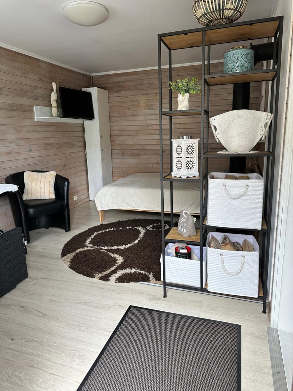 Bed, Living room