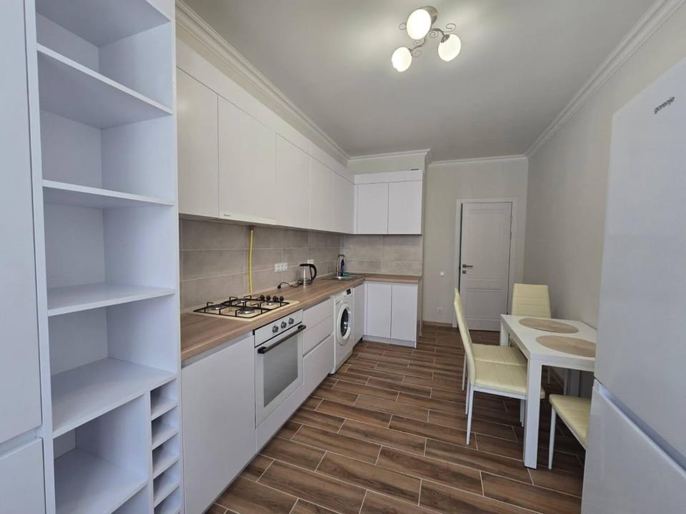 Kitchen or kitchenette, Dining area, oven, stove