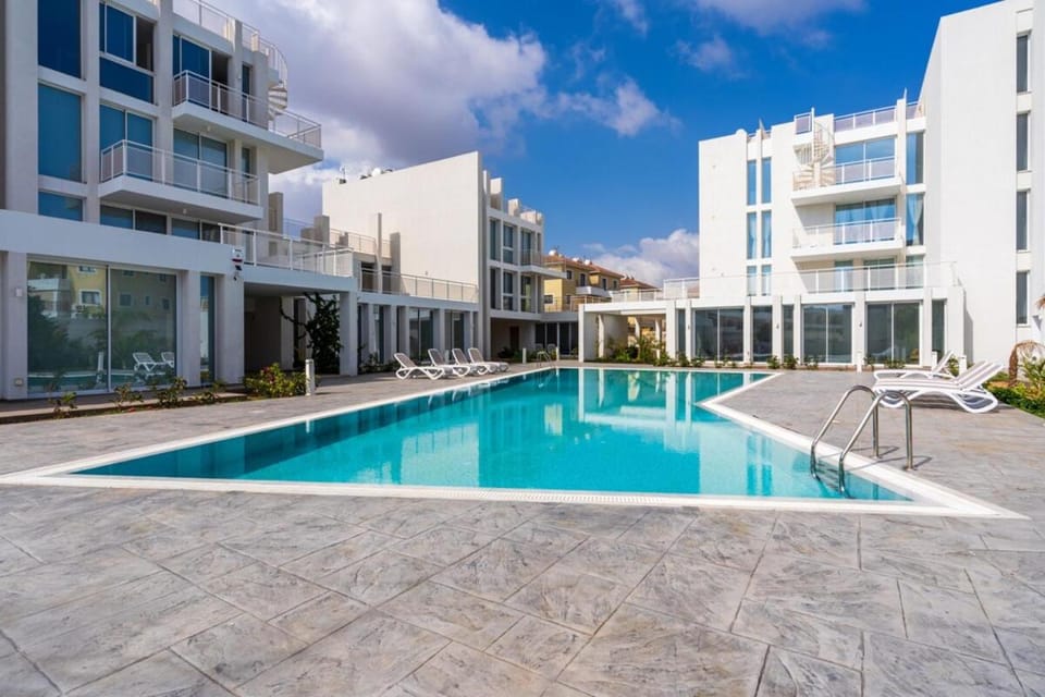 Property building, Swimming pool, Swimming pool, sunbed