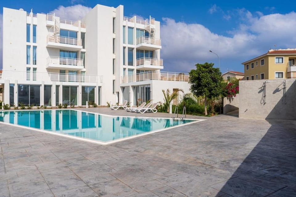 Property building, Swimming pool, Swimming pool, sunbed