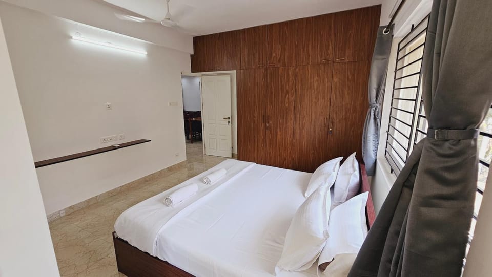 Bed, Bedroom, towels, wardrobe