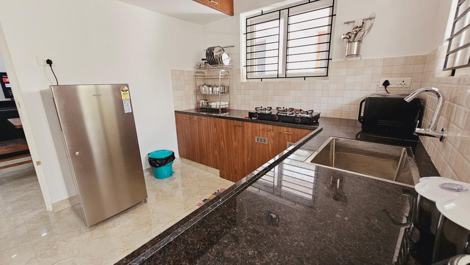 Kitchen or kitchenette, oven, stove