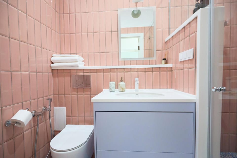 Shower, Toilet, towels