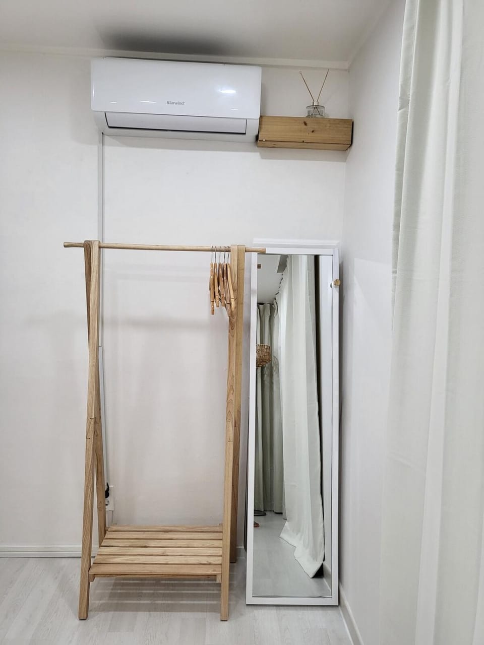 wardrobe, air conditioner