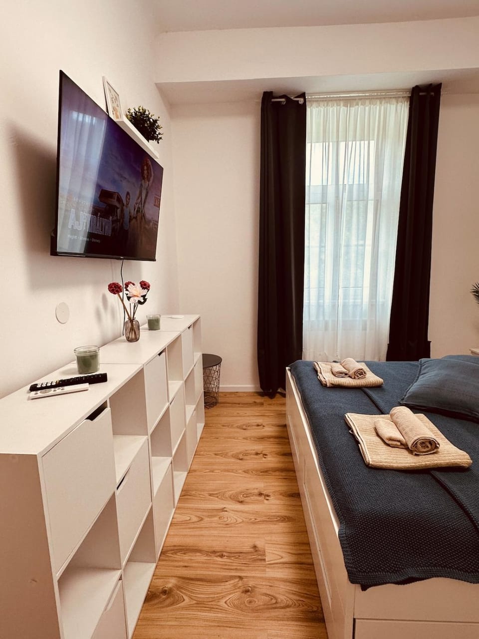 Bed, Photo of the whole room, Evening entertainment, Bedroom, towels