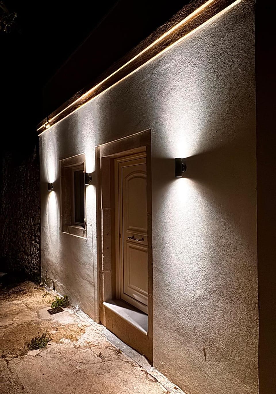 Facade/entrance, Night