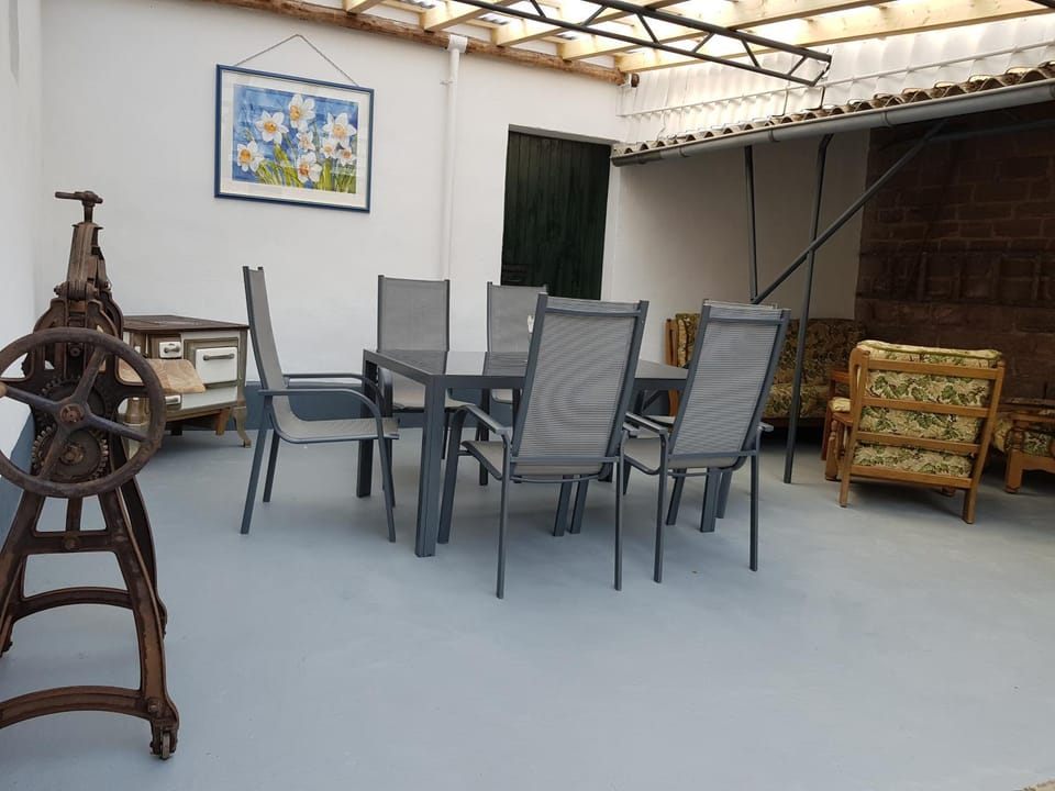 Patio, BBQ facilities
