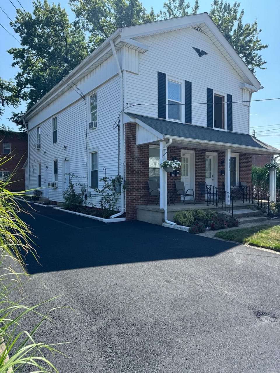 Downtown Willoughby Historic District Gem 3 Apartment in Willoughby