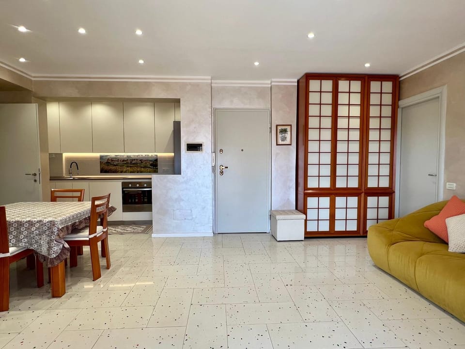 Kitchen or kitchenette, Living room, Seating area