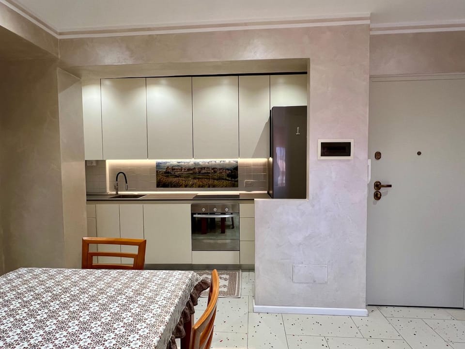 Kitchen or kitchenette, Dining area, oven, stove