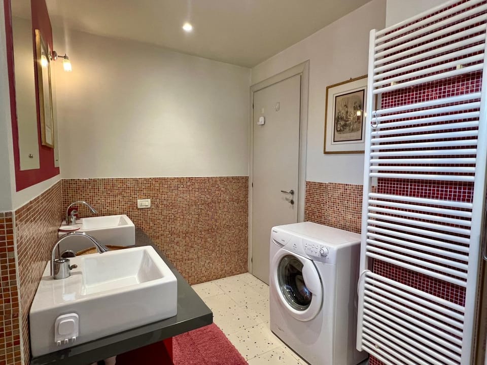 Bathroom, washing machine