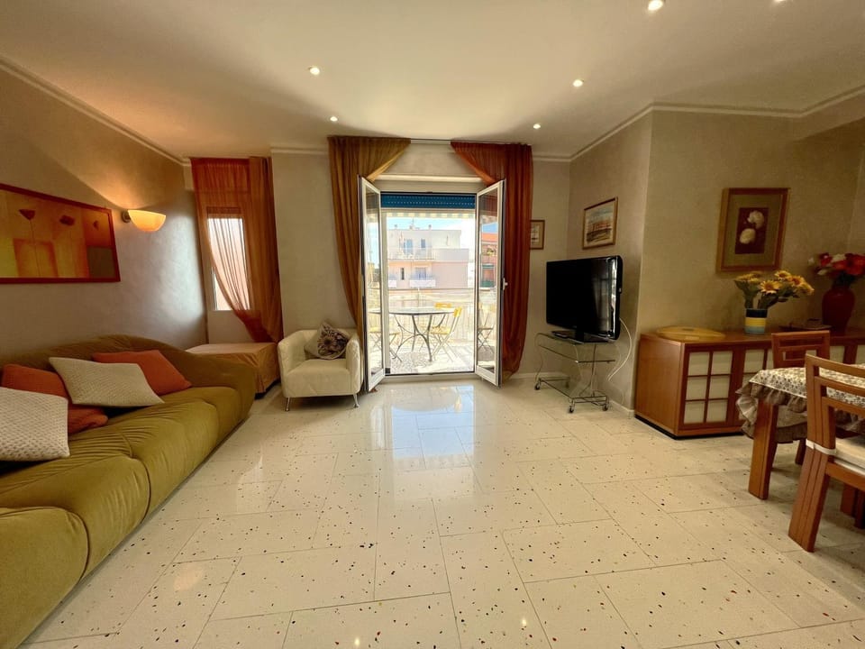 Communal lounge/ TV room, Communal lounge/ TV room, Living room