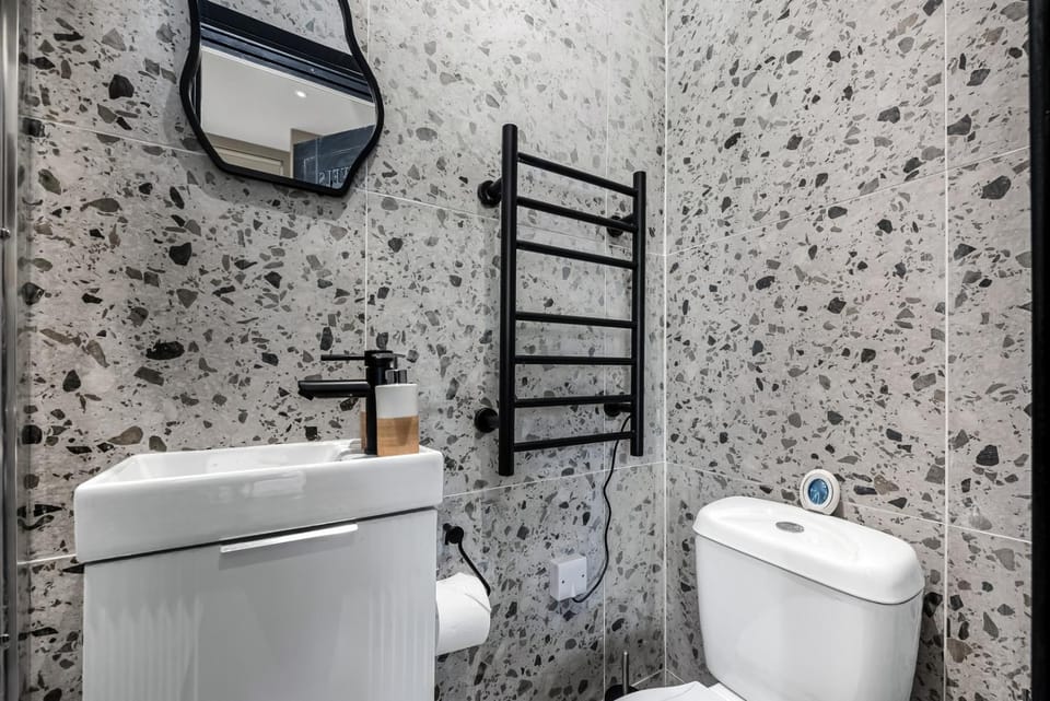 Beautifully Designed Studio with Full Kitchen Apartment in London Borough of Southwark