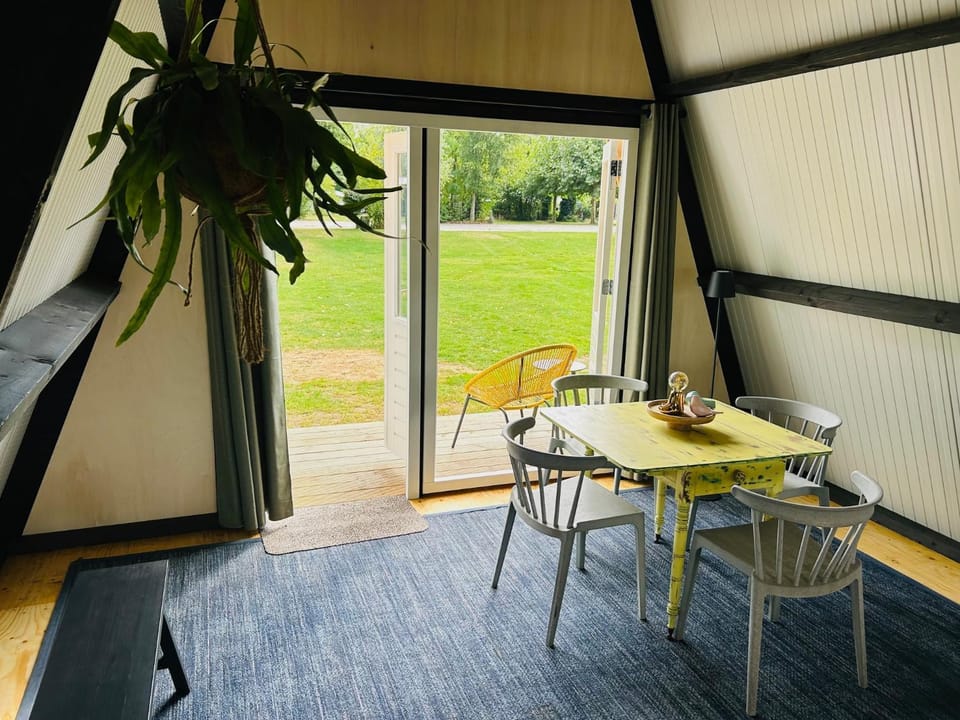 Seating area, Dining area