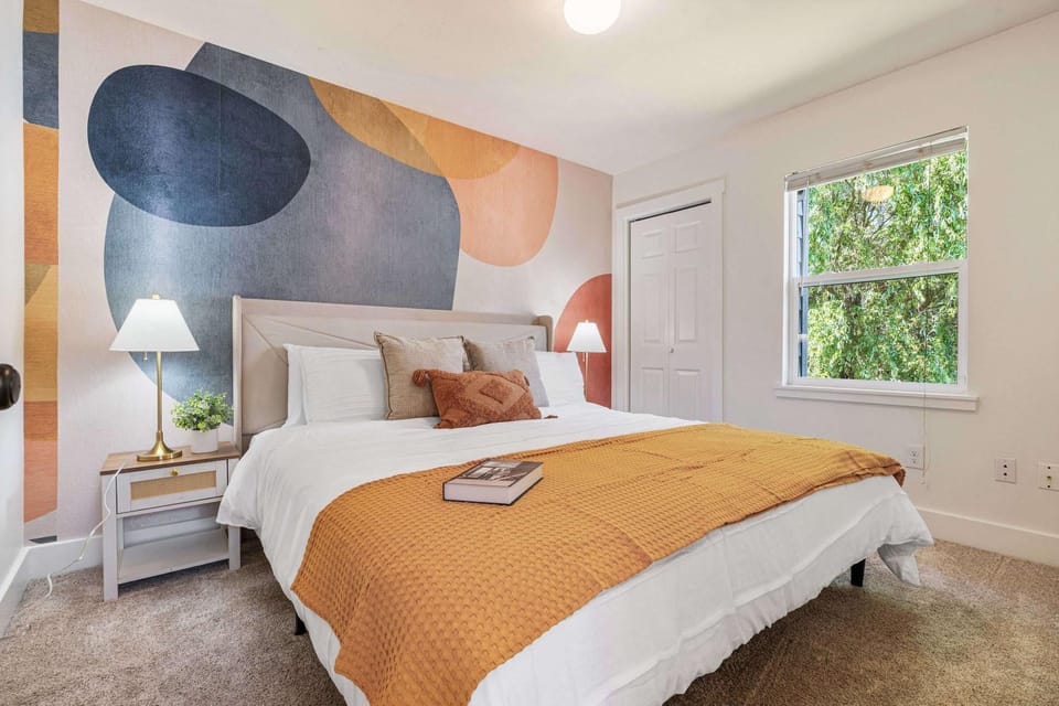 Modern 2BR in DT Renton 3 AC WS 95 Shop&Parks House in Renton
