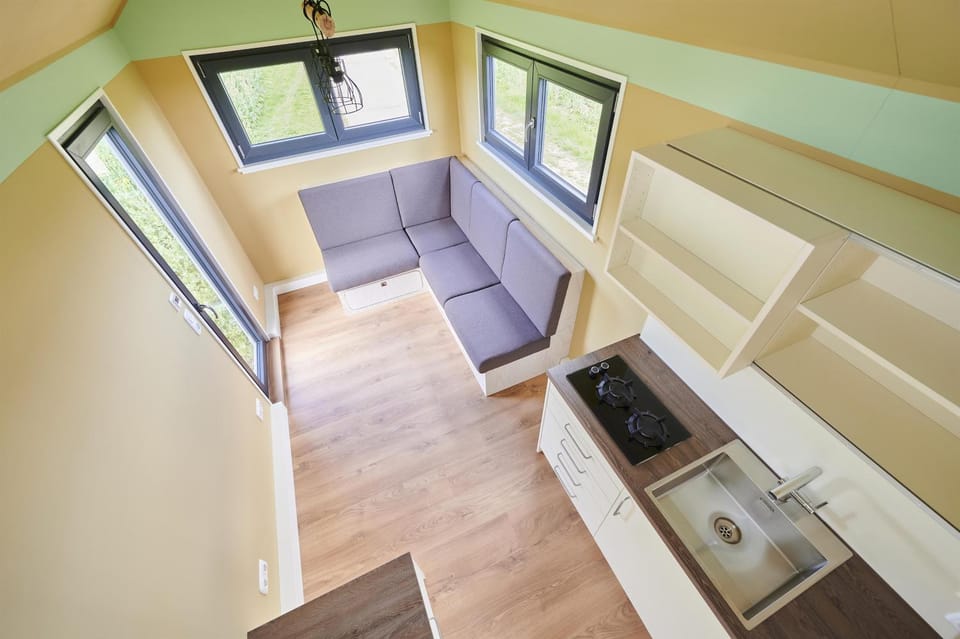 Kitchen or kitchenette, Seating area, stove