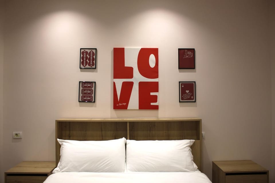 Photo of the whole room, Bedroom