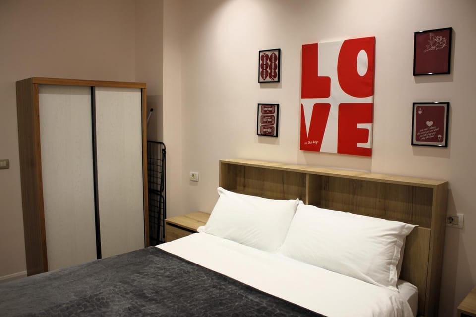 Bed, Photo of the whole room, Bedroom, wardrobe