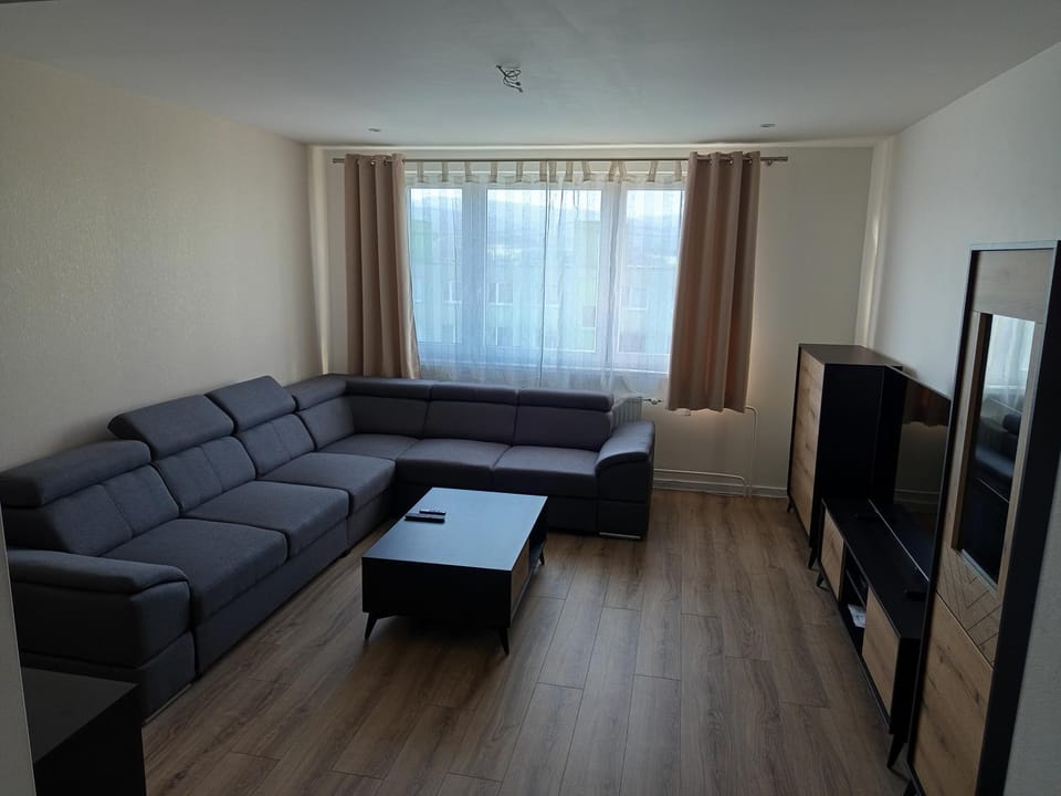 Apartmán s 2 spálňami pri lesoparku Apartment in Slovakia