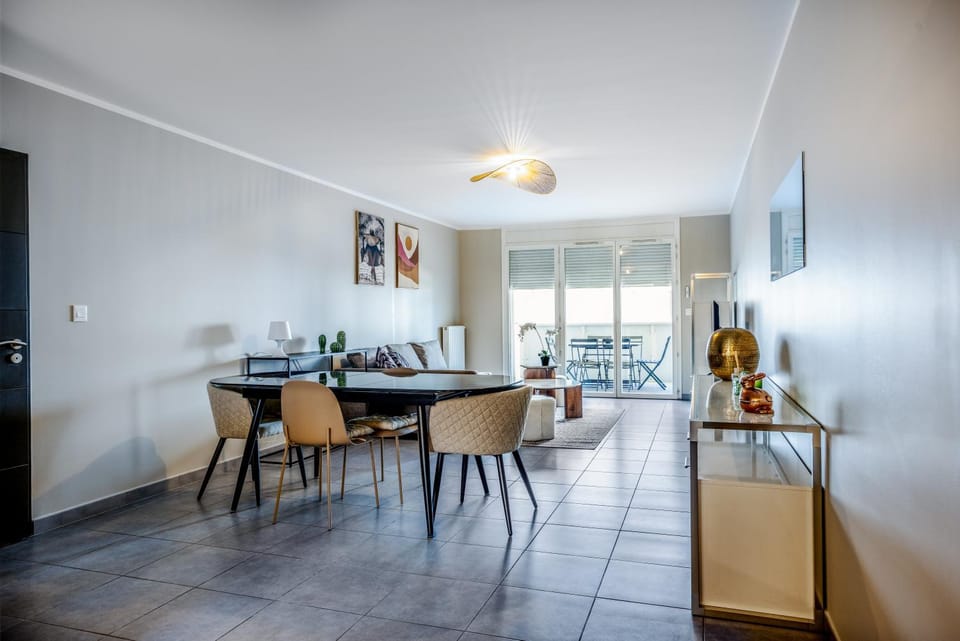 Communal lounge/ TV room, Living room, Seating area
