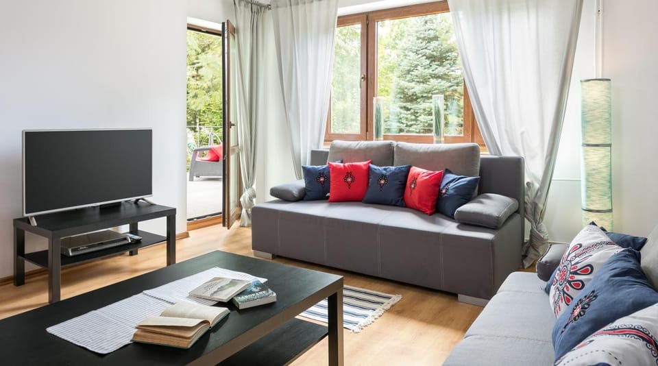 Communal lounge/ TV room, TV and multimedia, Living room, Seating area