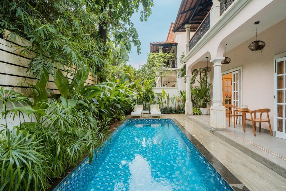 Pool view, Swimming pool, sunbed