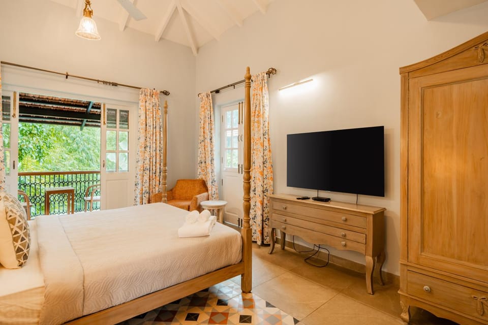 Photo of the whole room, Bedroom