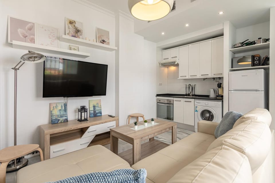 Kitchen or kitchenette, Living room, oven, stove, washing machine, air conditioner