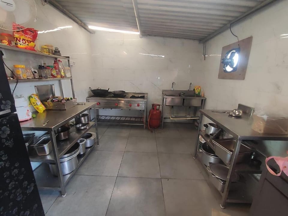 Kitchen or kitchenette, kitchen