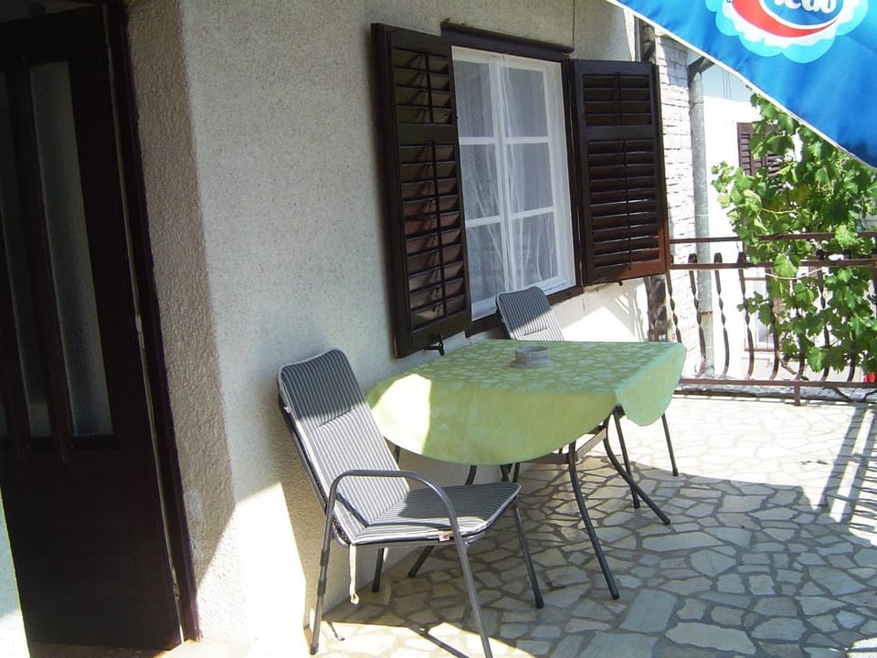 Facade/entrance, Balcony/Terrace