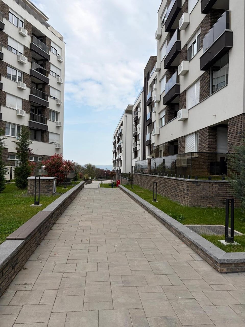 Property building, Neighbourhood