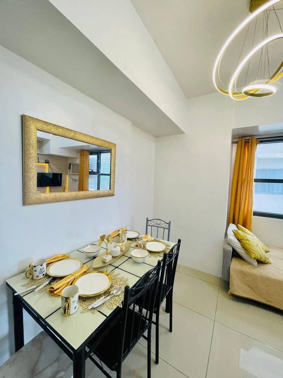 Food and drinks, Dining area, Food