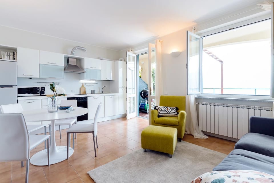 Kitchen or kitchenette, Living room, Dining area, stove