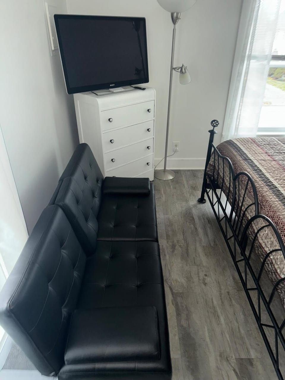 Downtown Willoughby historical district Gem 4 Apartment in Willoughby